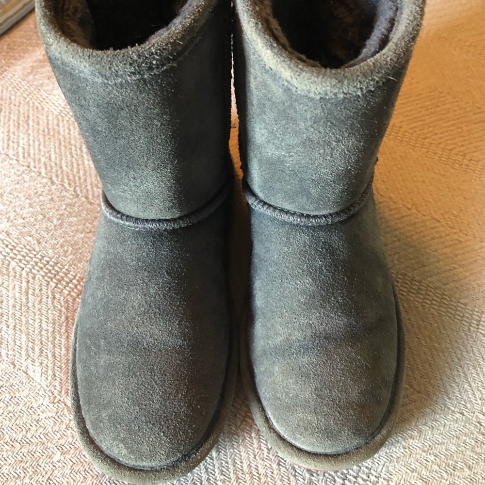 Bearpaw kids Emma Short Boot size 13